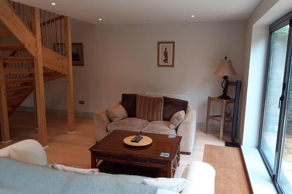 Characterful Cottage Adjacent To An Orchard Brockley المظهر الخارجي الصورة