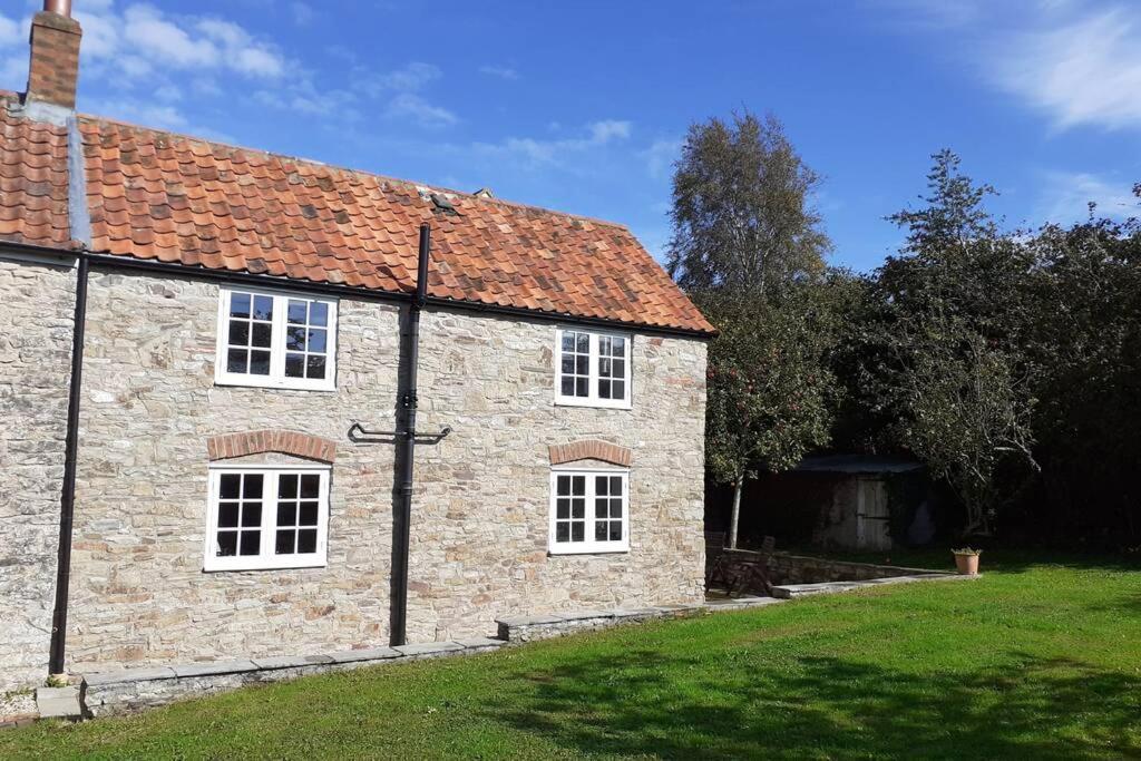 Characterful Cottage Adjacent To An Orchard Brockley المظهر الخارجي الصورة