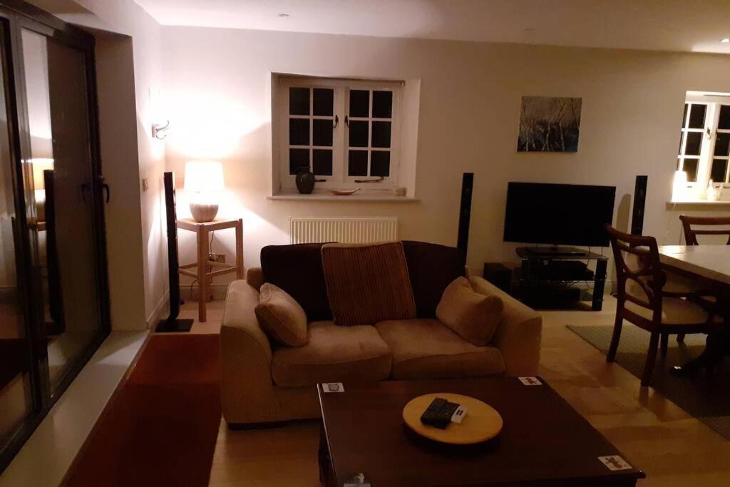 Characterful Cottage Adjacent To An Orchard Brockley المظهر الخارجي الصورة