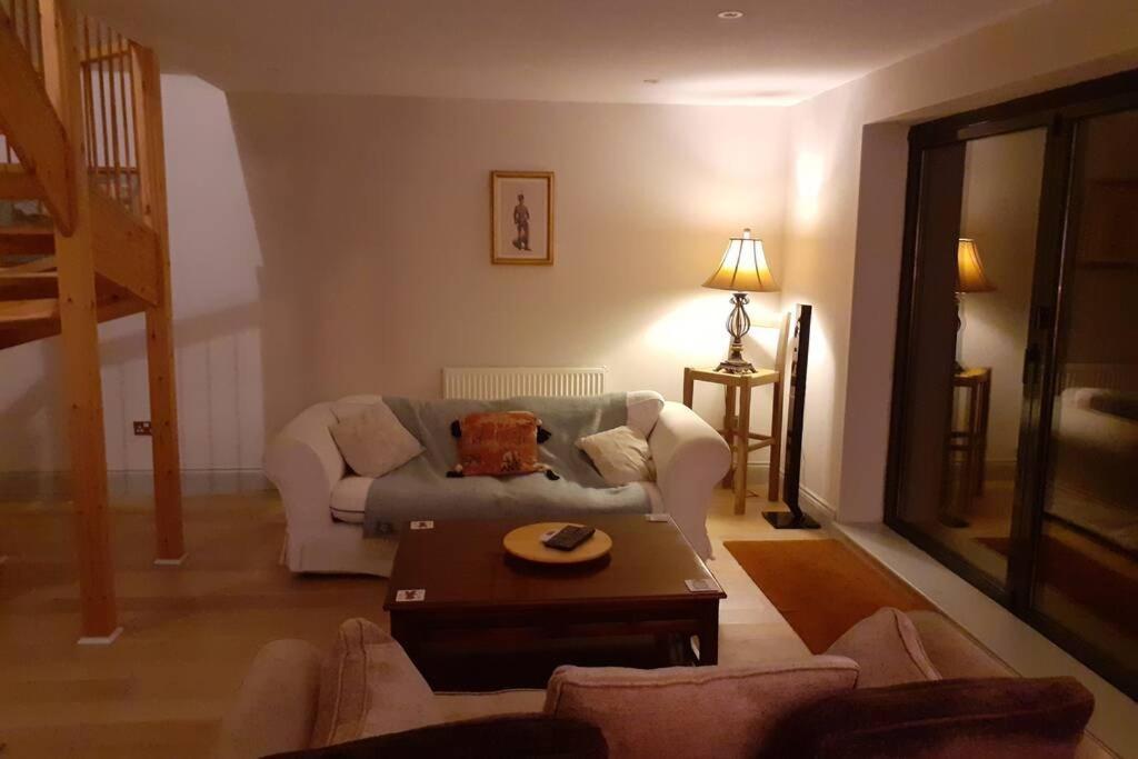 Characterful Cottage Adjacent To An Orchard Brockley المظهر الخارجي الصورة